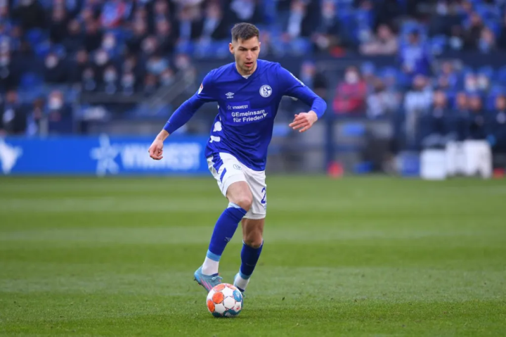 开云体育下载-沙尔克球员视频直播训练，引发球迷关注的简单介绍