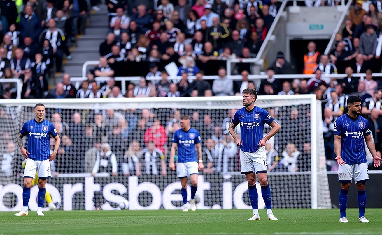 利物浦主场惨负莱斯特城,英超冠军悬念增加的简单介绍 利物浦主场惨负莱斯特城,英超冠军悬念增加的简单介绍