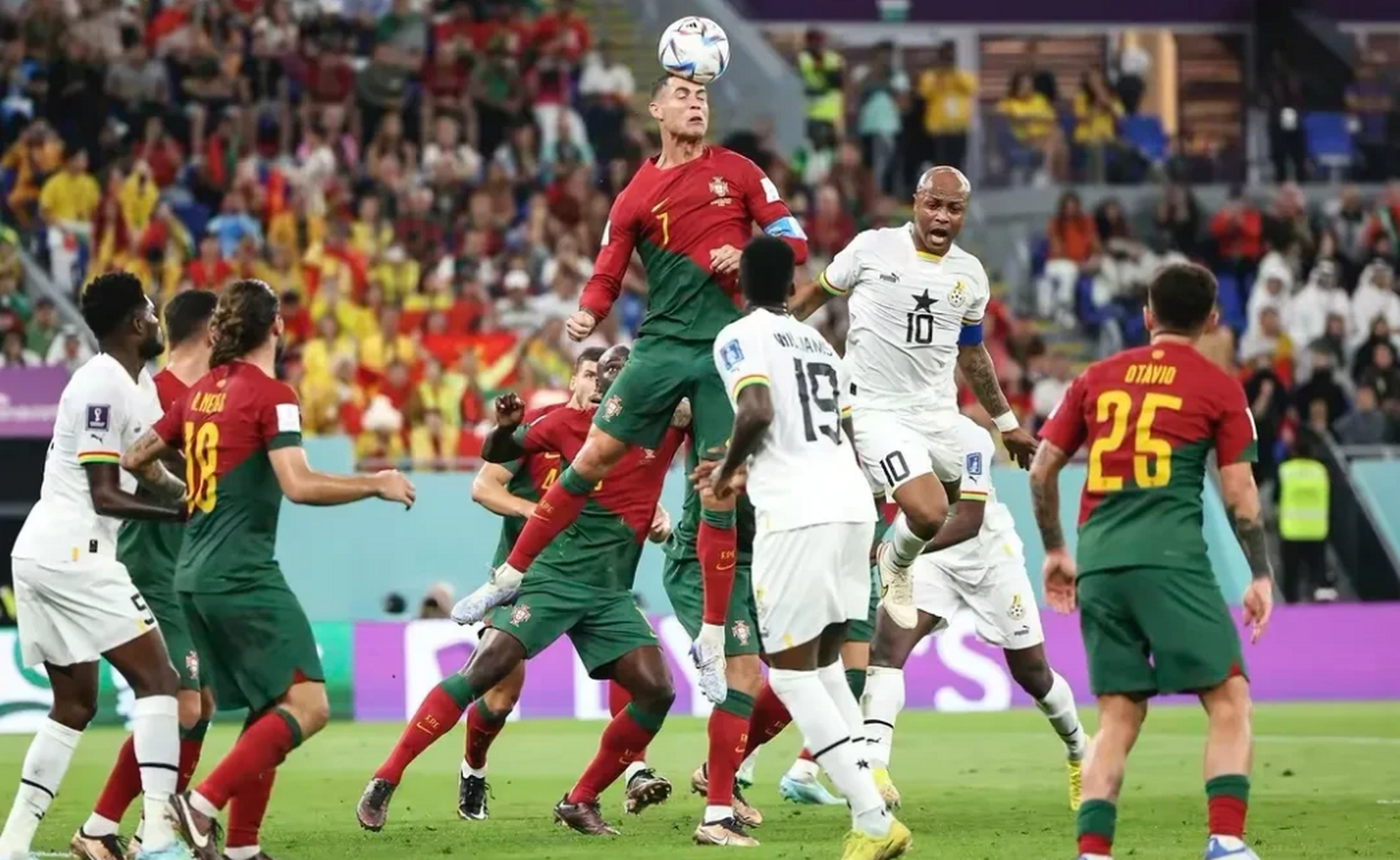 葡萄牙队在与英格兰队的较量中取得惊险胜利 葡萄牙队在与英格兰队的较量中取得惊险胜利