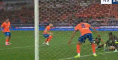 多特蒙德卫冕冠军告吹,争议判罚引发球迷愤怒 多特蒙德卫冕冠军告吹,争议判罚引发球迷愤怒