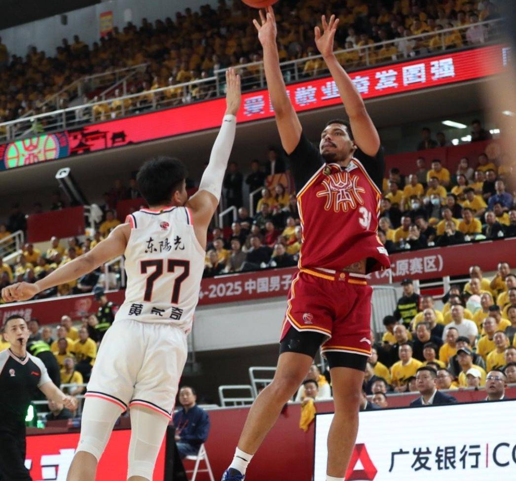 开云体育中国-传球配合频频得分，球队轻松取胜