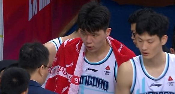 青岛男篮主场告捷,球队士气高涨 青岛男篮主场告捷,球队士气高涨