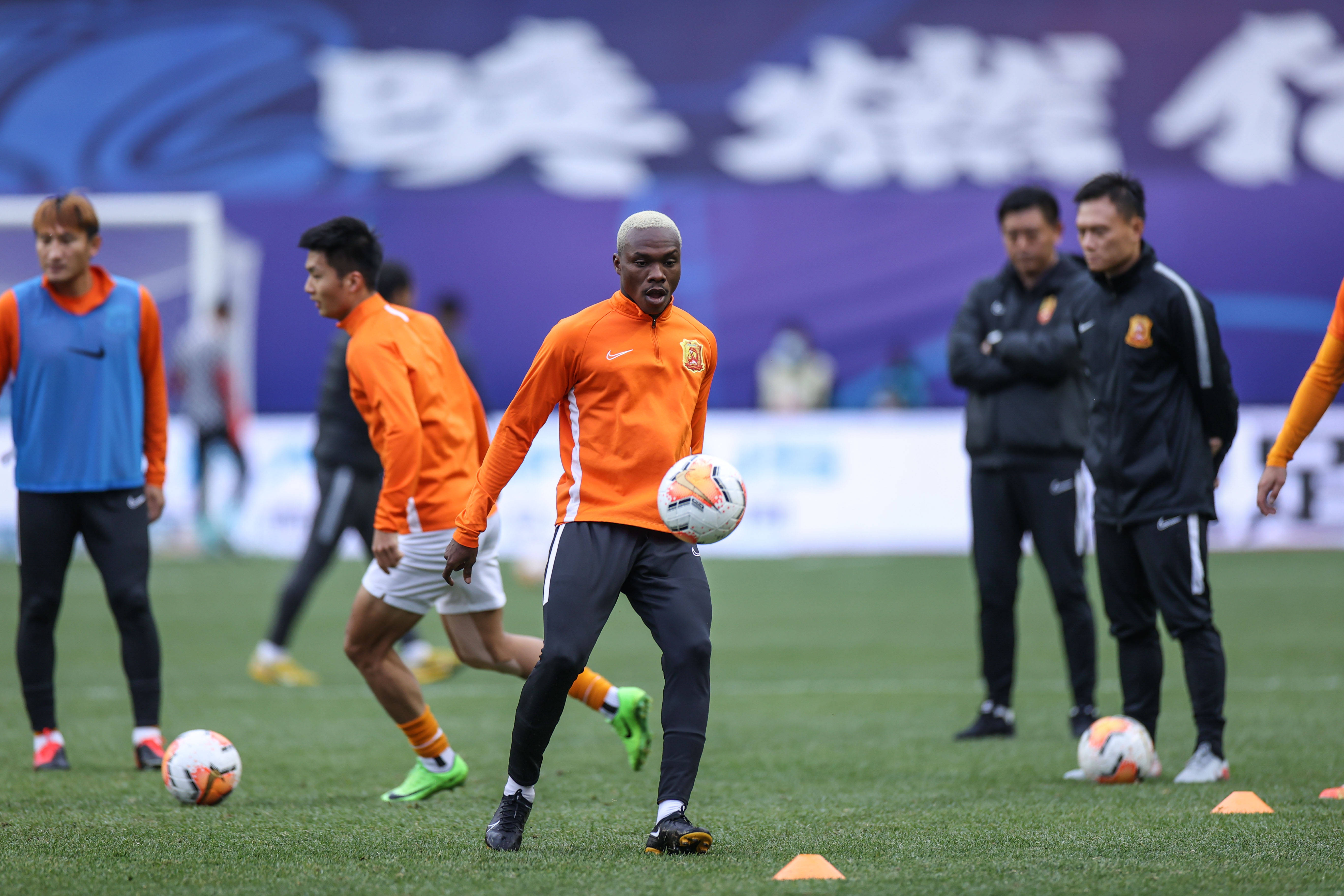 开云体育登录-武汉卓尔勇夺胜利，晋级中超四强