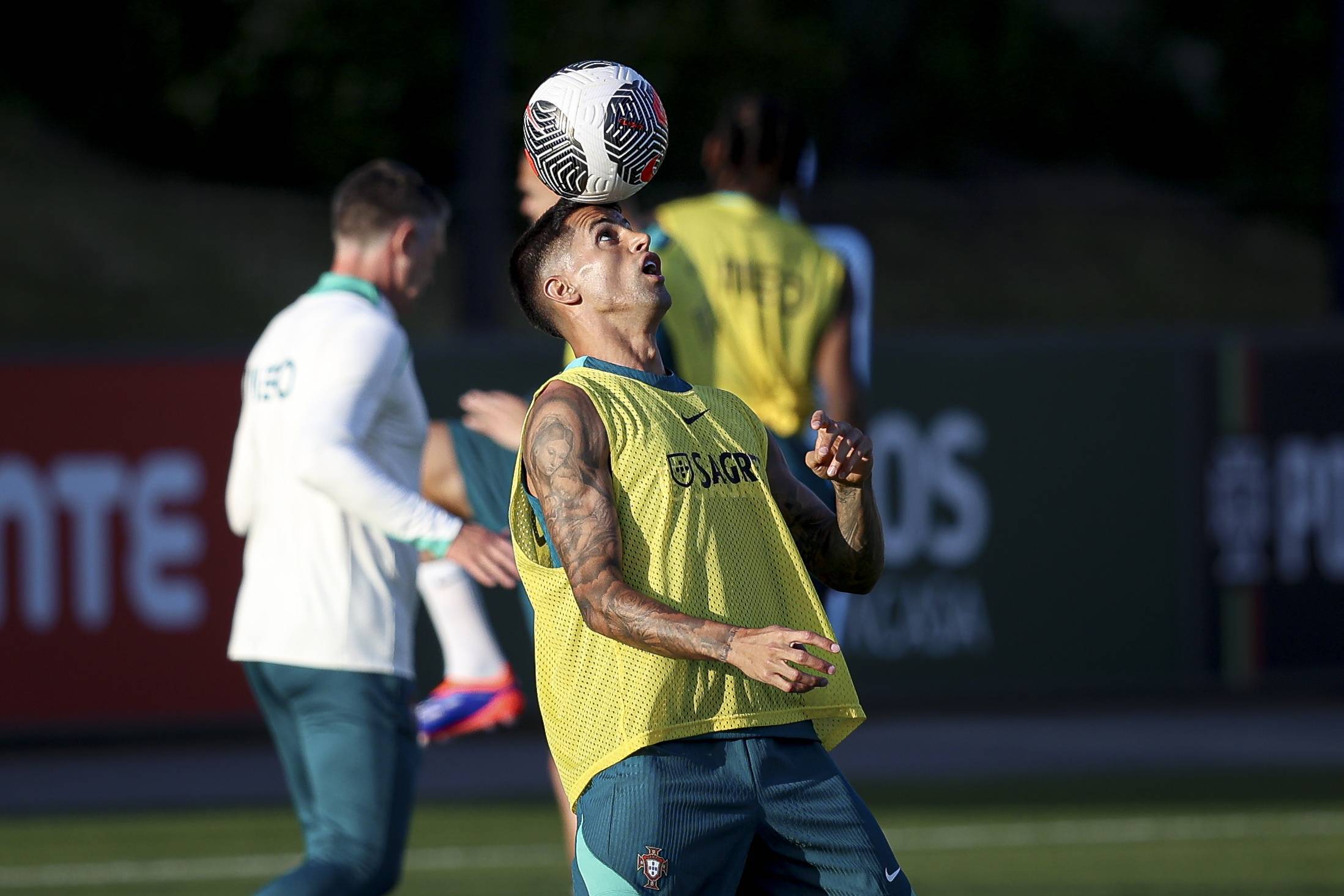 里尔队全队备战决赛战期，情绪高涨的简单介绍