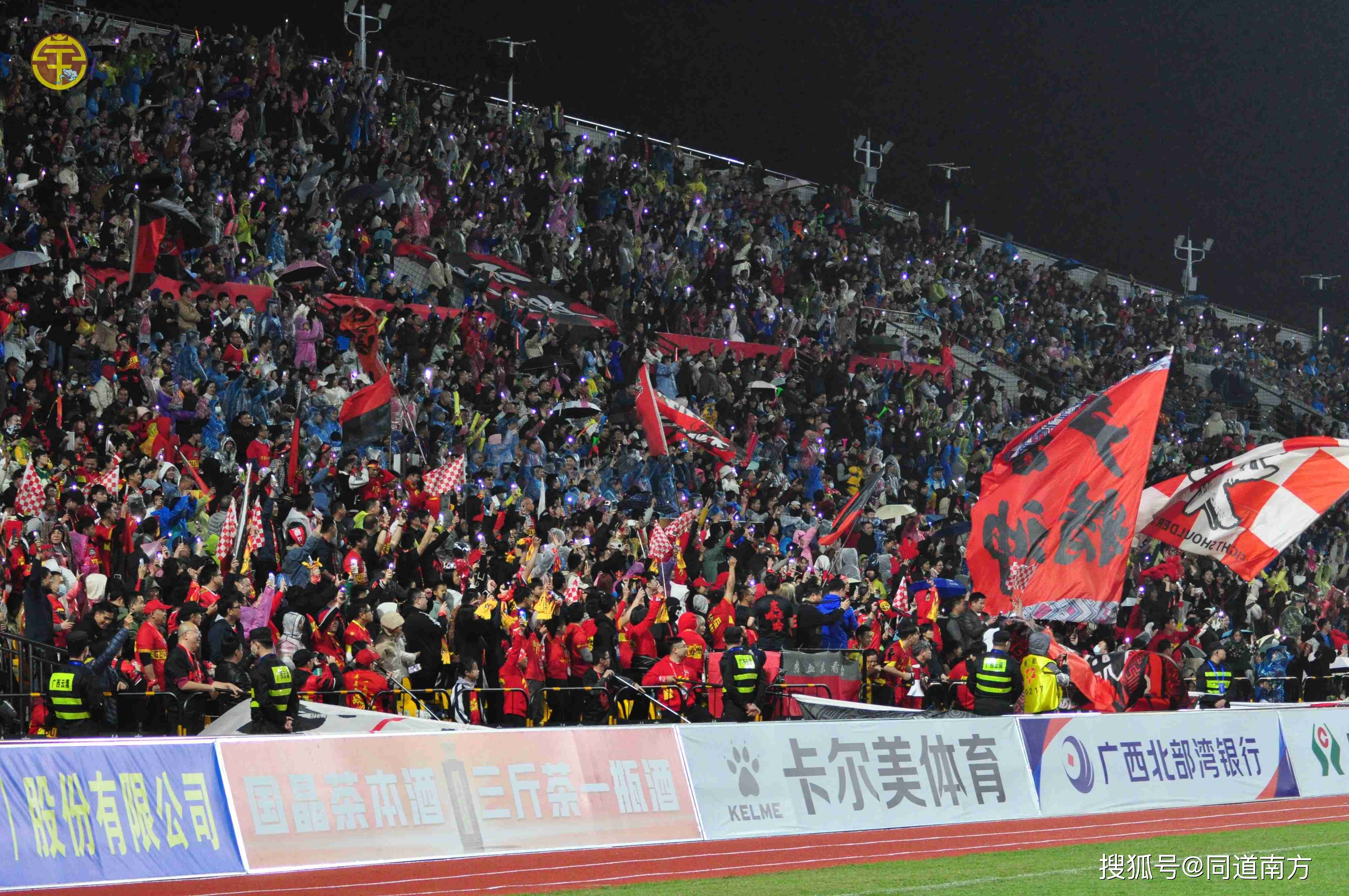 世界女足比赛引发球迷狂热，氛围热烈的简单介绍