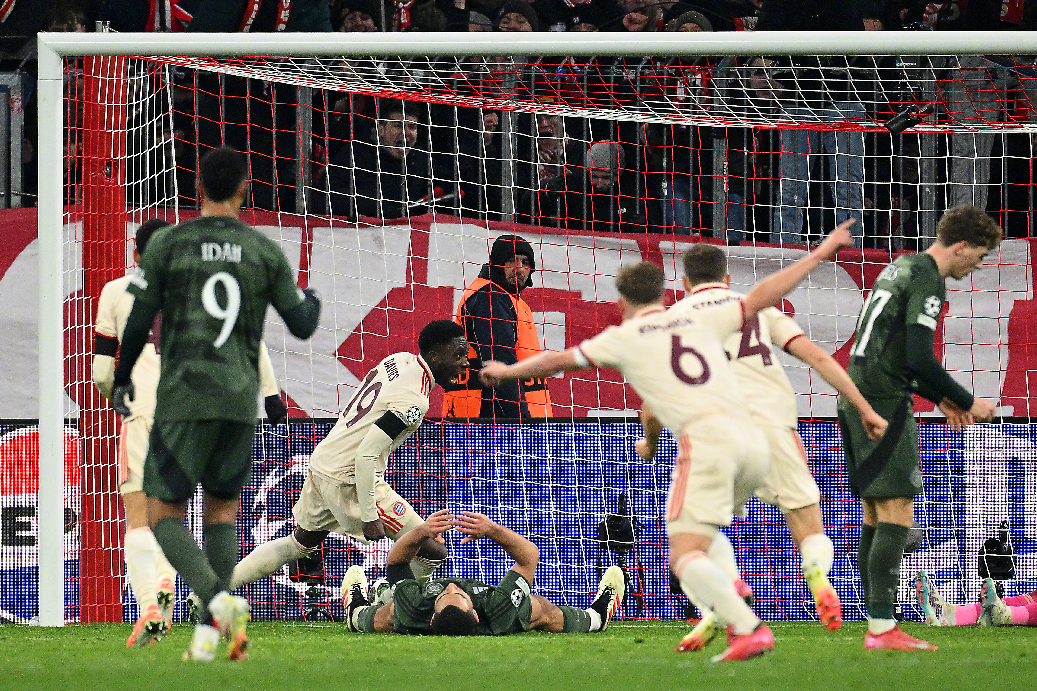 开云体育入口-关于拜仁横扫波尔图，轻松杀入欧冠淘汰赛的信息