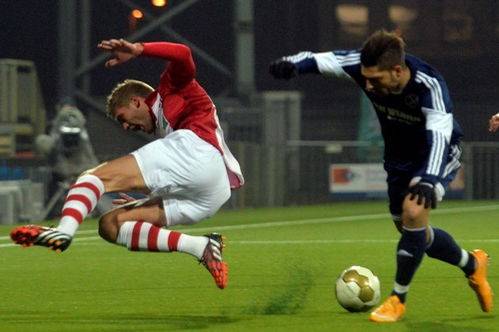 荷兰联赛冲刺阶段，球队实力相近