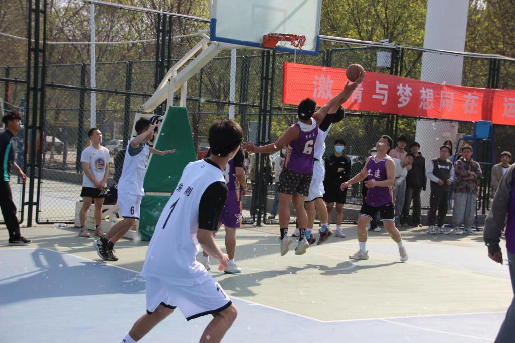 开云体育在线-湖北男篮取得胜利，士气高昂