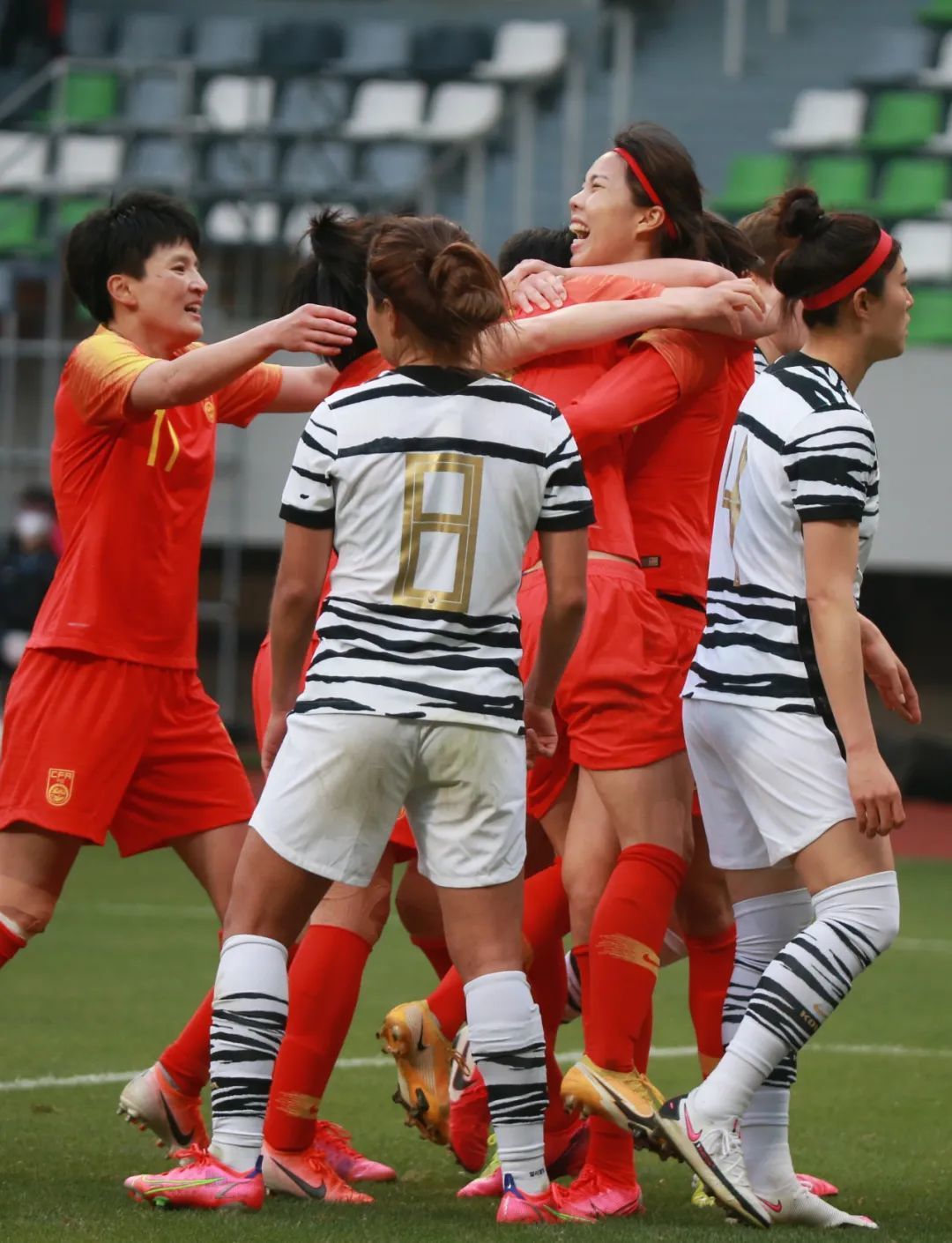 开云APP-韩国女足精彩表演打动观众，备战决胜之战！的简单介绍