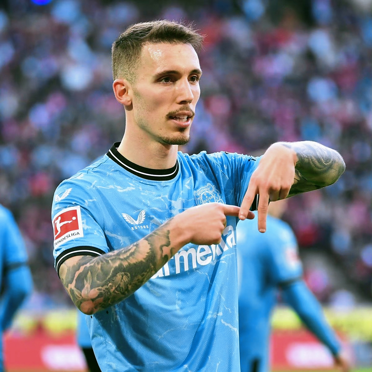 勒沃库森客场战平科隆,领跑位置不受动摇的简单介绍 勒沃库森客场战平科隆,领跑位置不受动摇的简单介绍