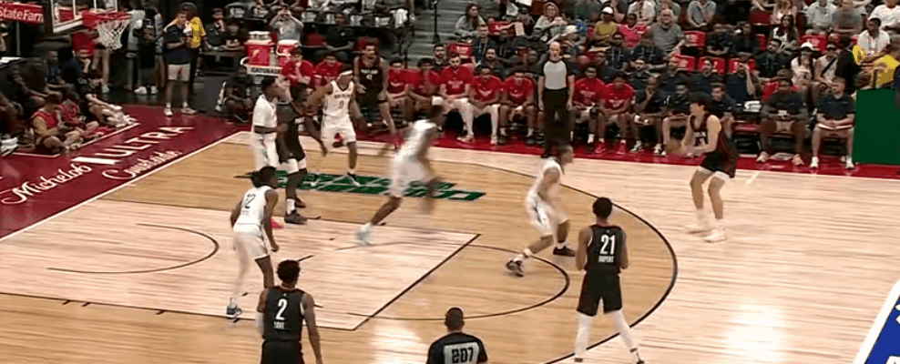 开拓者惜败灰熊，利拉德砍下分