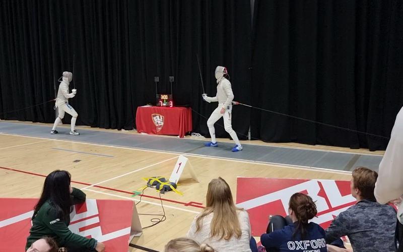 英国击剑选手技压群雄，胜出夺得冠军