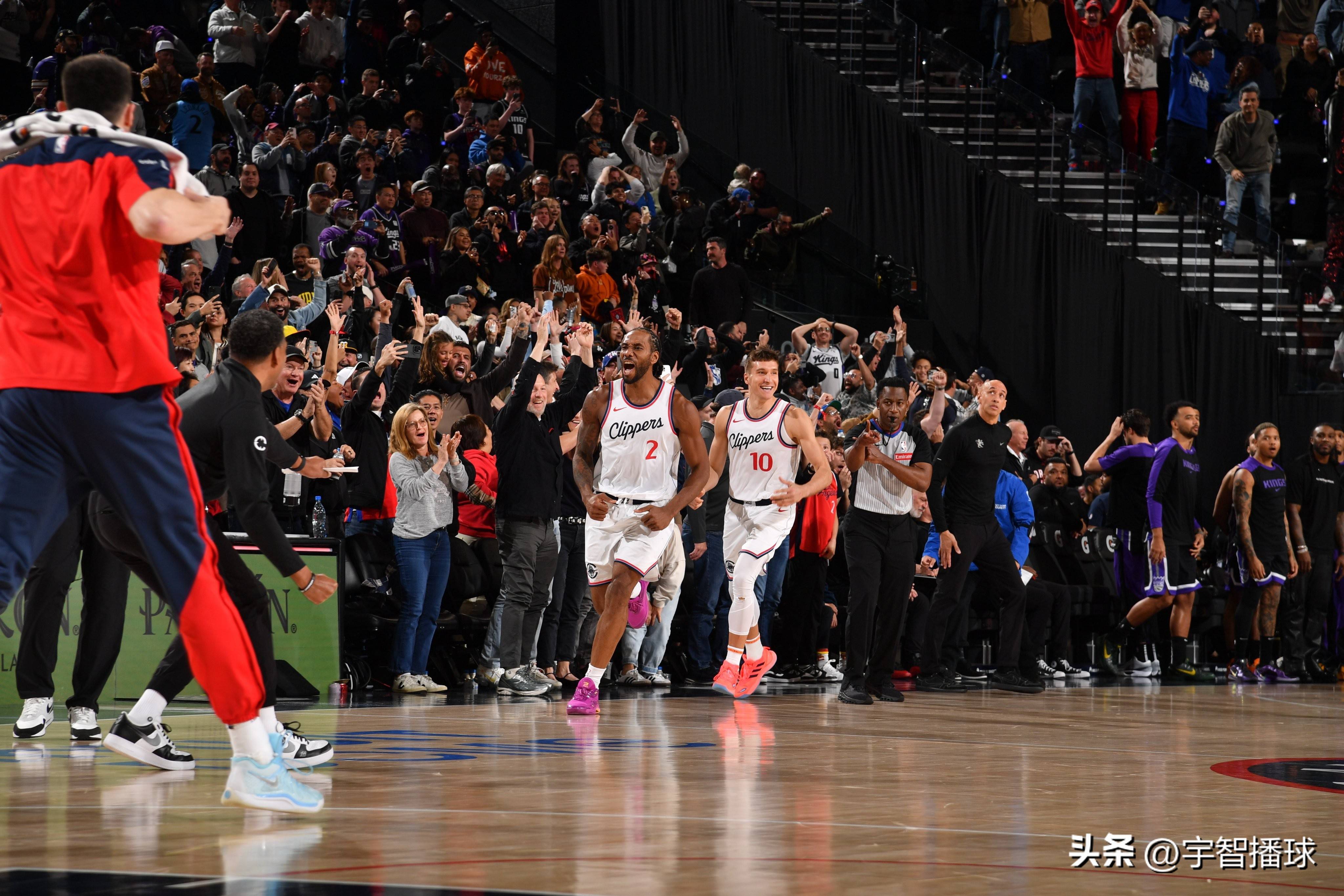 开云体育-马刺豪取大胜，伦纳德发威关键时刻！