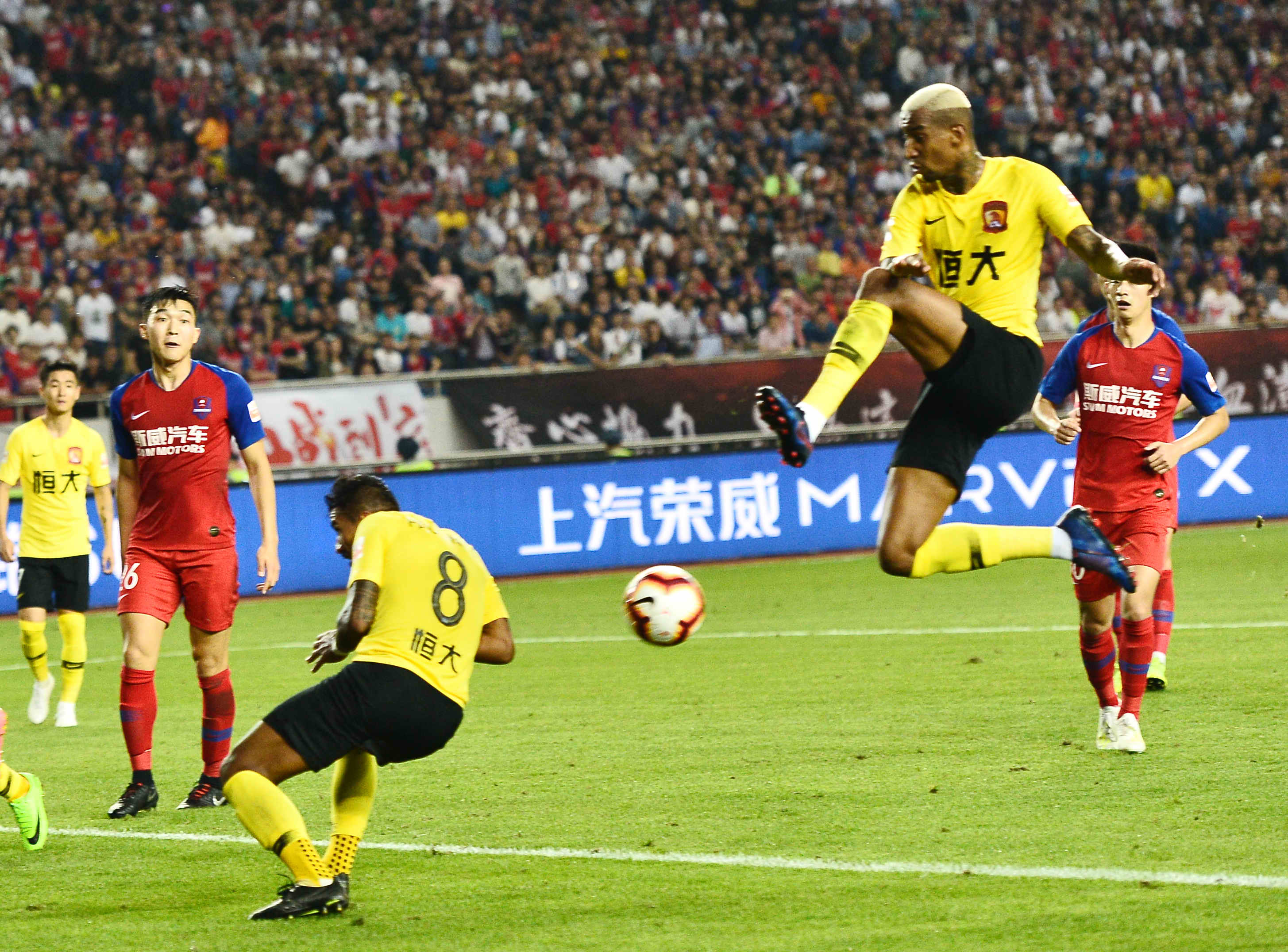 关于恒大主场击败泰达，稳固积分榜前位的信息