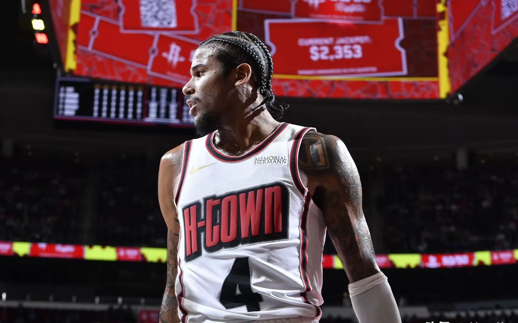 火箭力克圣奇，双外援联手赢球