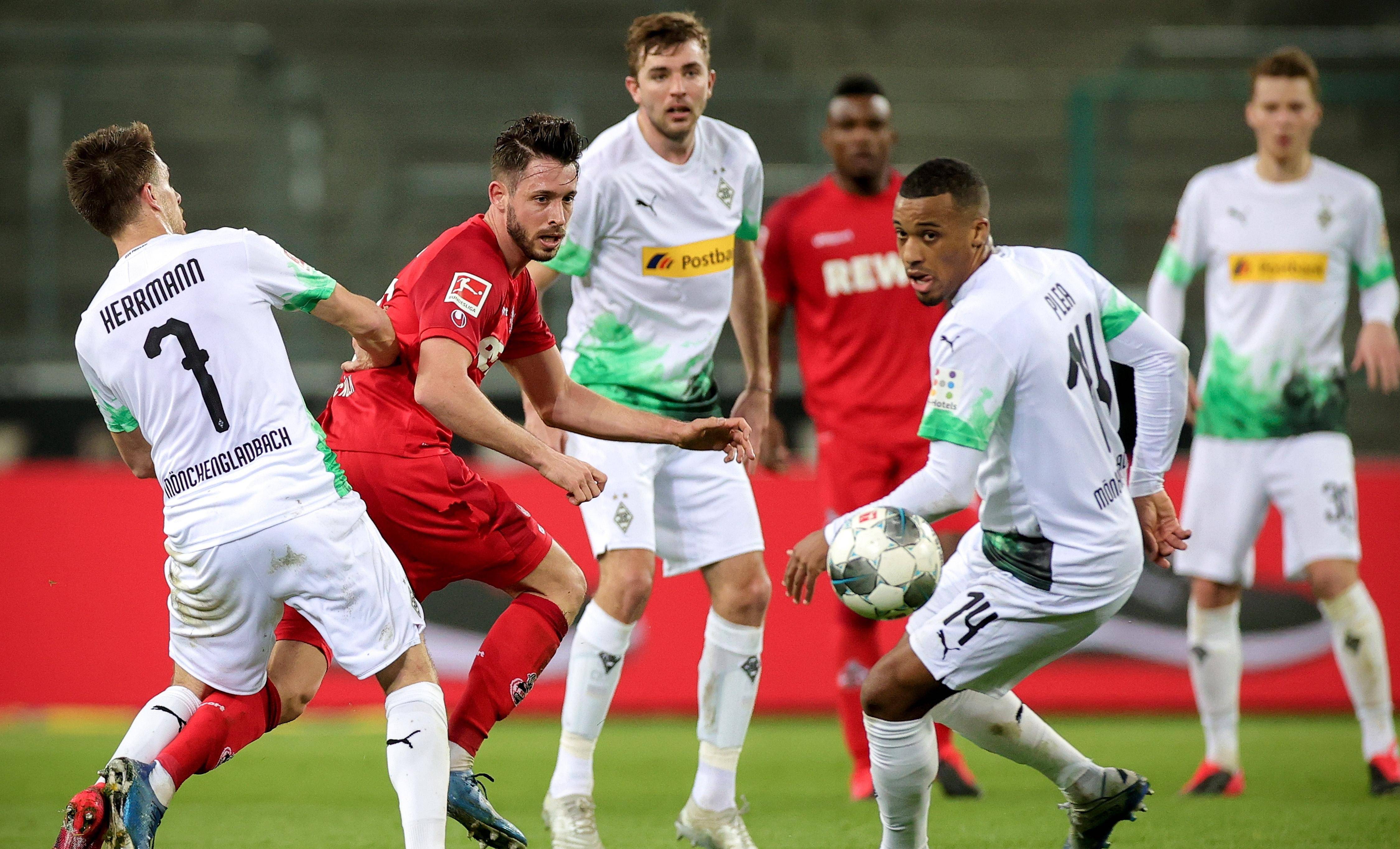 法兰克福足球俱乐部迈进胜利 法兰克福足球俱乐部迈进胜利