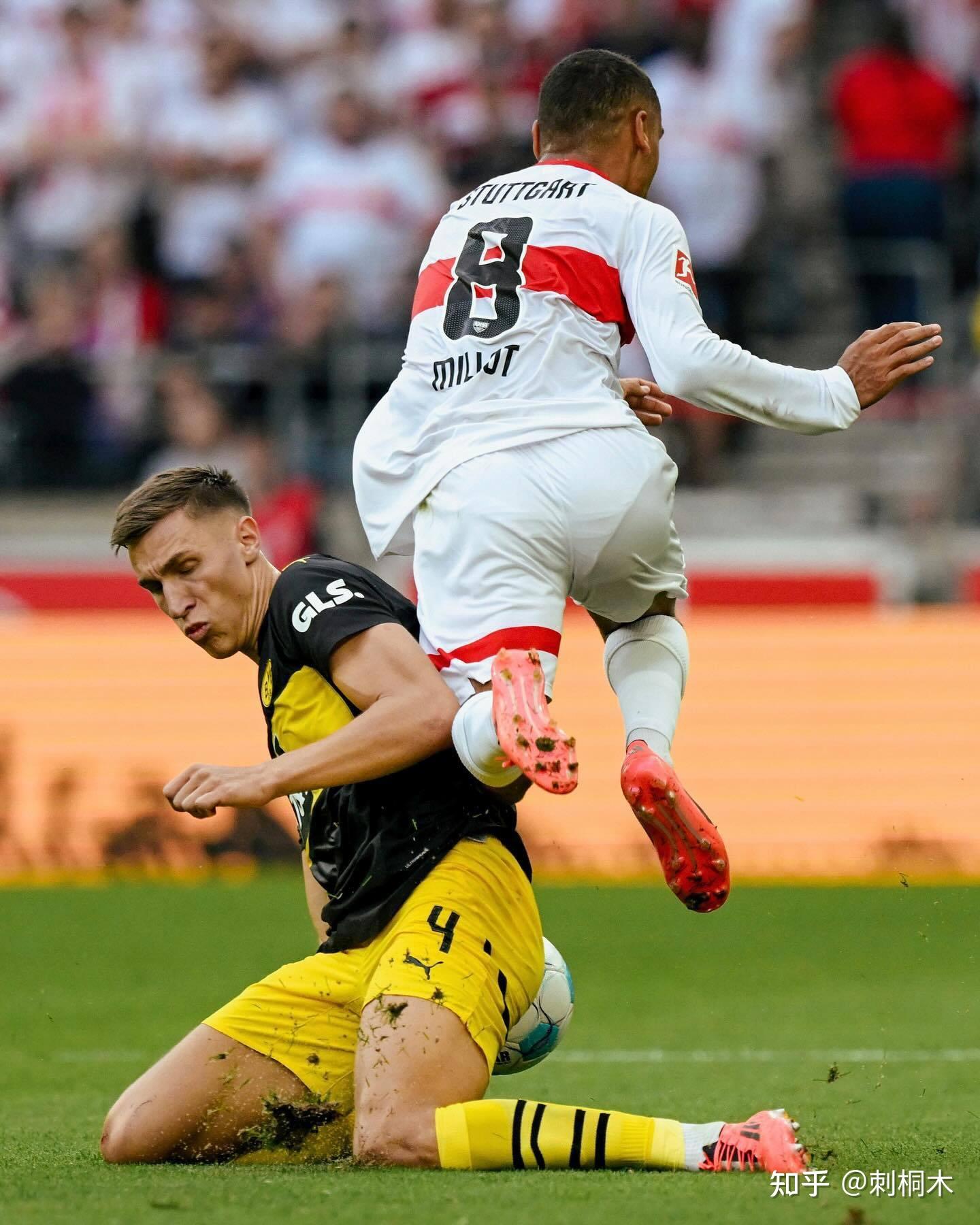 多特蒙德客场失利,球队面临调整阵容的压力 多特蒙德客场失利,球队面临调整阵容的压力