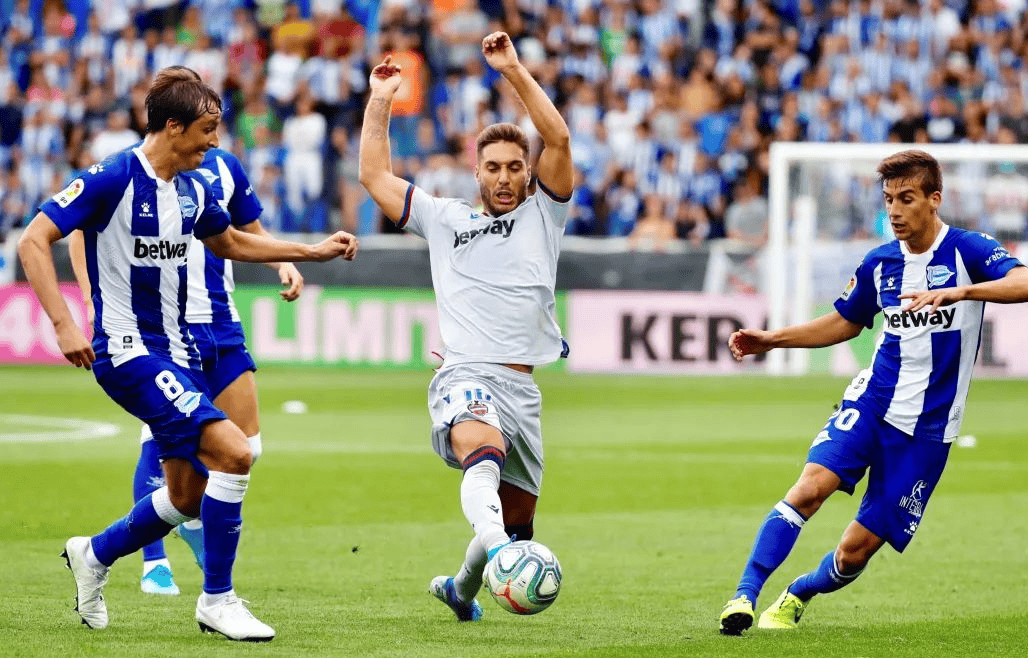 关于塞维利亚飞翔击败对手，豪取三分的信息