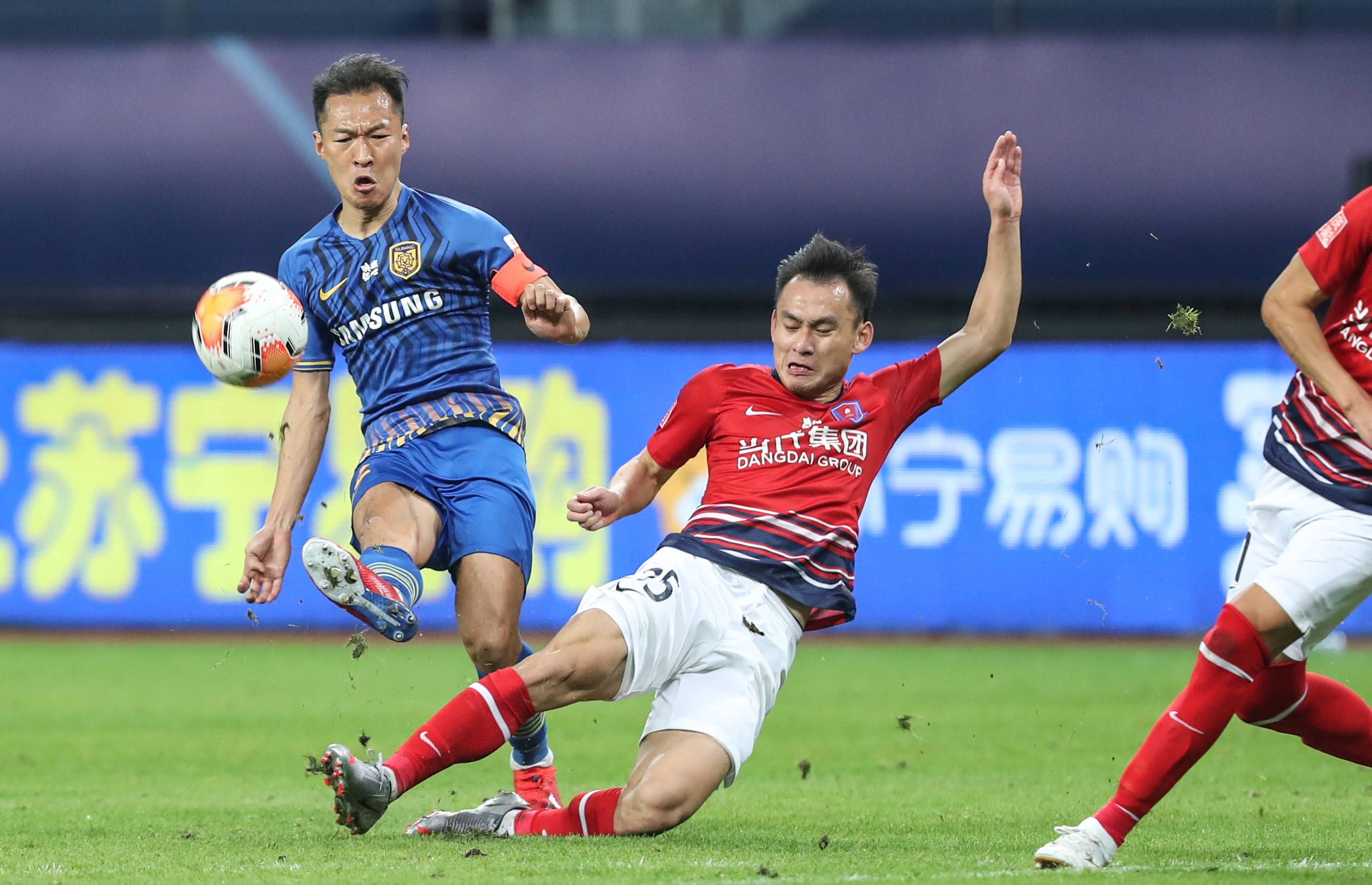 苏宁客场逼平恒大，手握一线希望