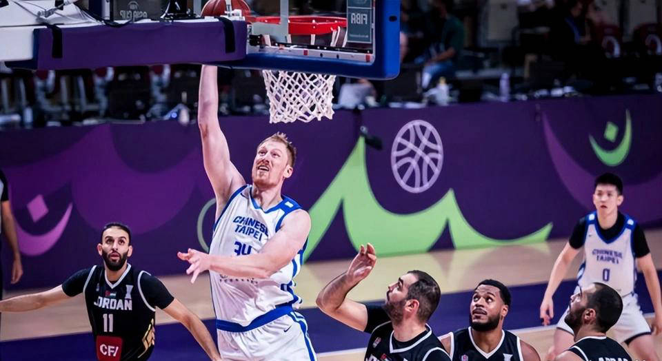 沙尔克04客场逆袭,取得关键胜利 沙尔克04客场逆袭,取得关键胜利