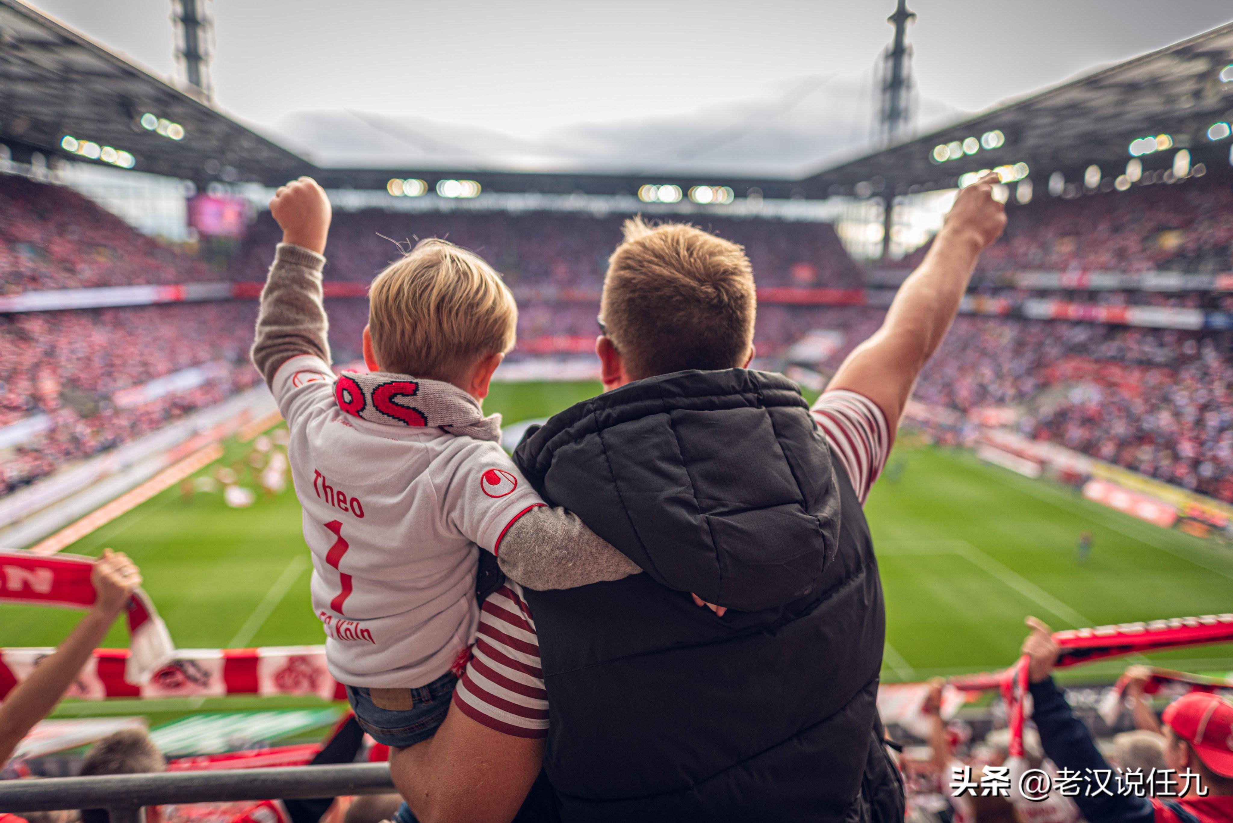 沙尔克04客场逆袭,取得关键胜利 沙尔克04客场逆袭,取得关键胜利