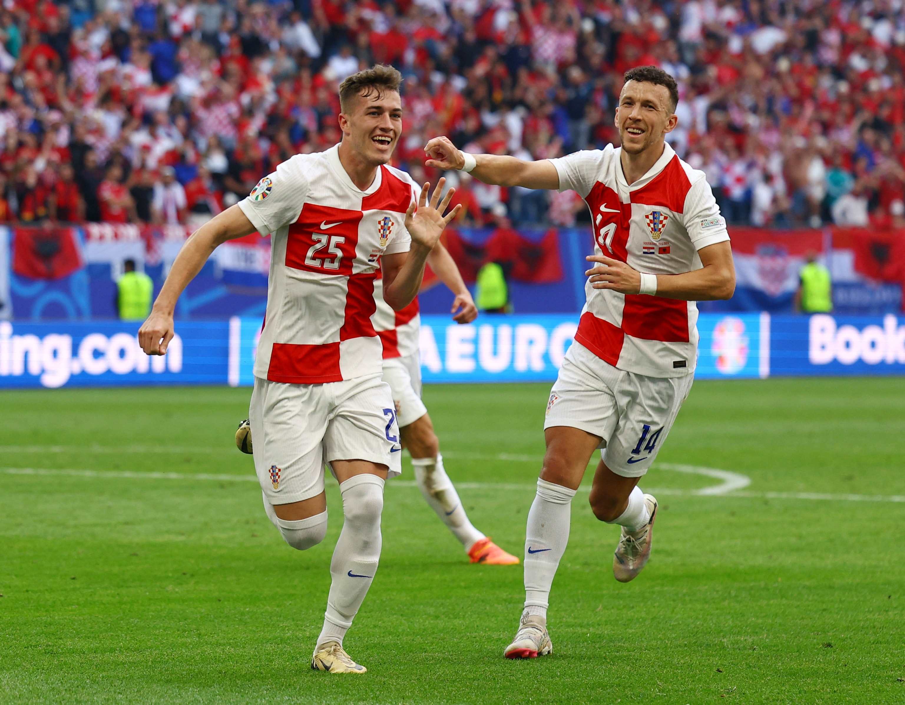 包含精彩回合！欧洲俱乐部风采尽显的足球赛事的词条