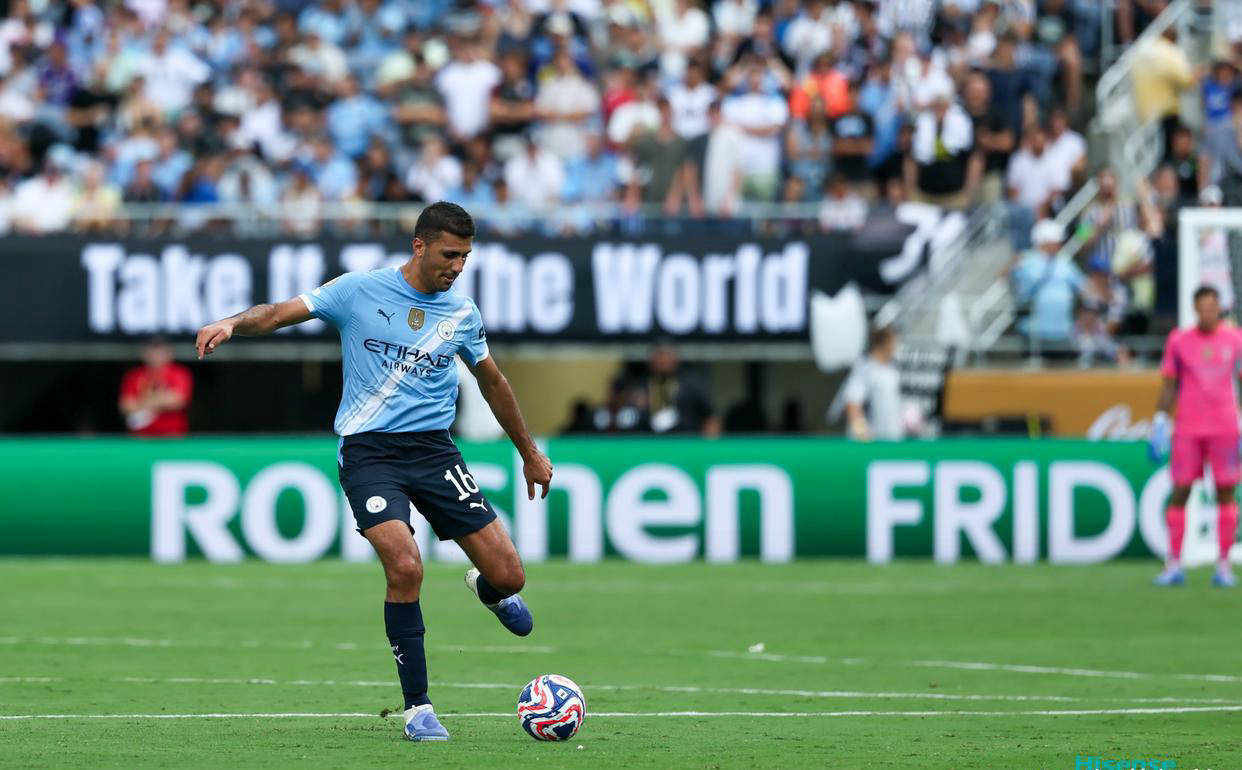 包含巴黎圣日耳曼重斩曼城，小组赛实现全胜的词条