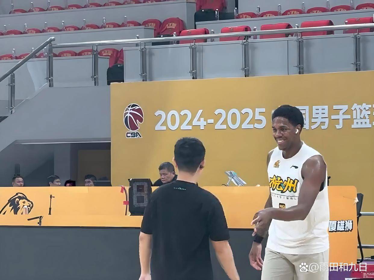 篮球明星离队传闻曝光，粉丝热议争议