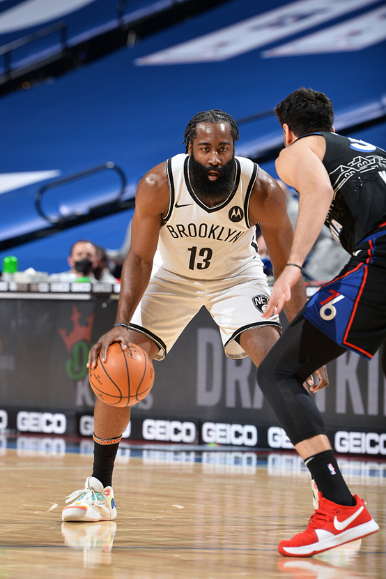 开云官网-篮网队客场胜利，继续保持不败战绩