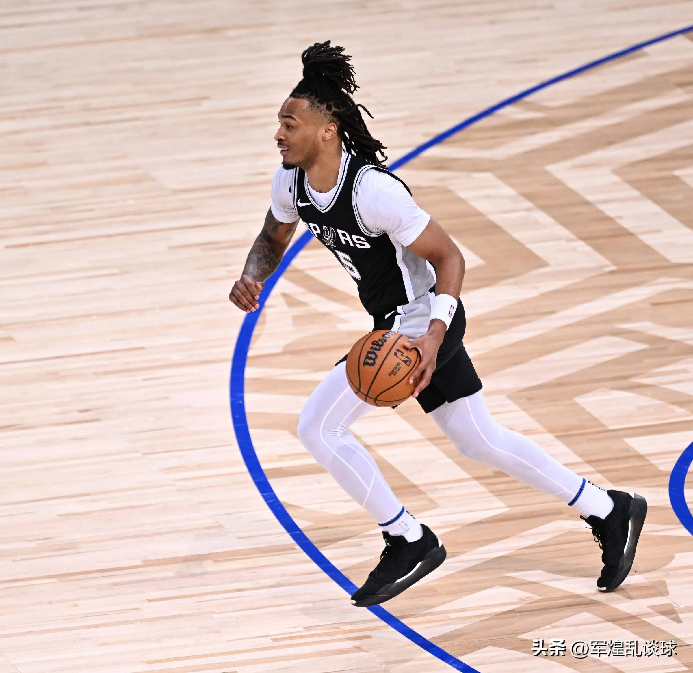 篮球新秀恢复训练状态，备战世界锦标赛