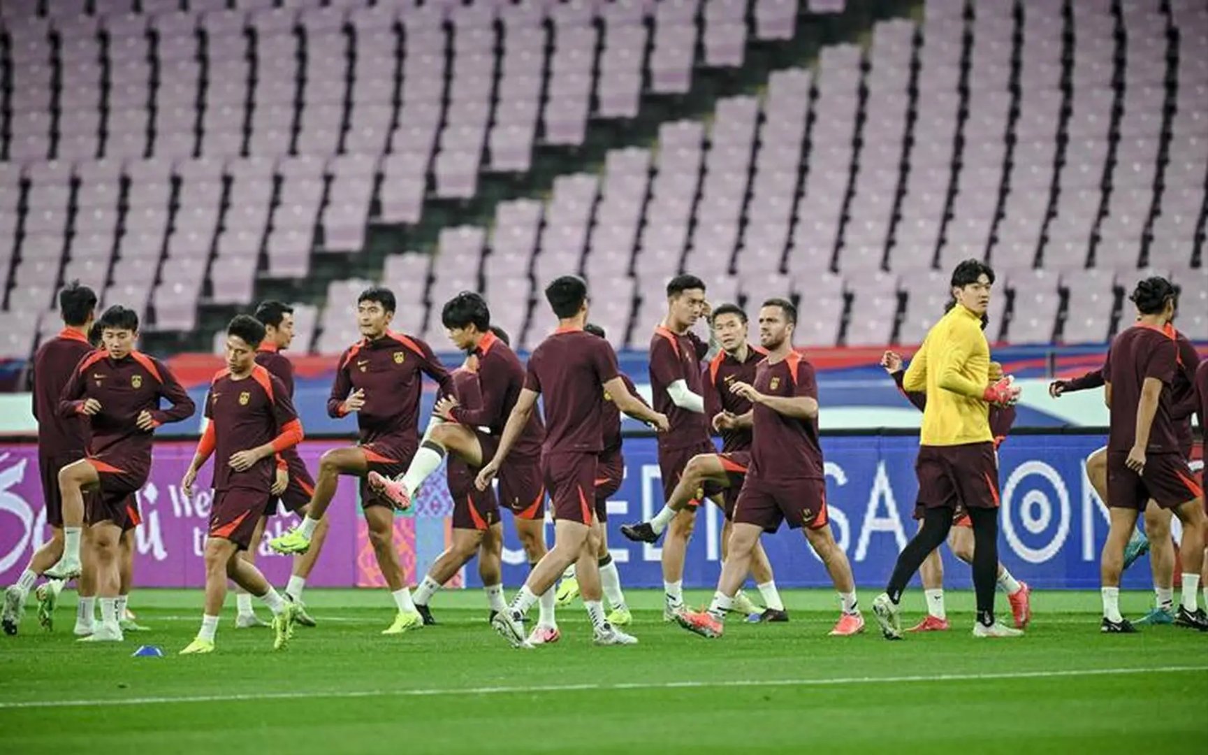 开云体育在线-世界级豪门球队在亚洲展开激烈角逐，激情无限