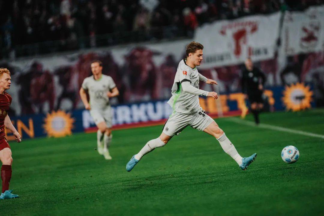 开云体育平台APP-RB莱比锡在客场击败对手，积分榜上升至第三位