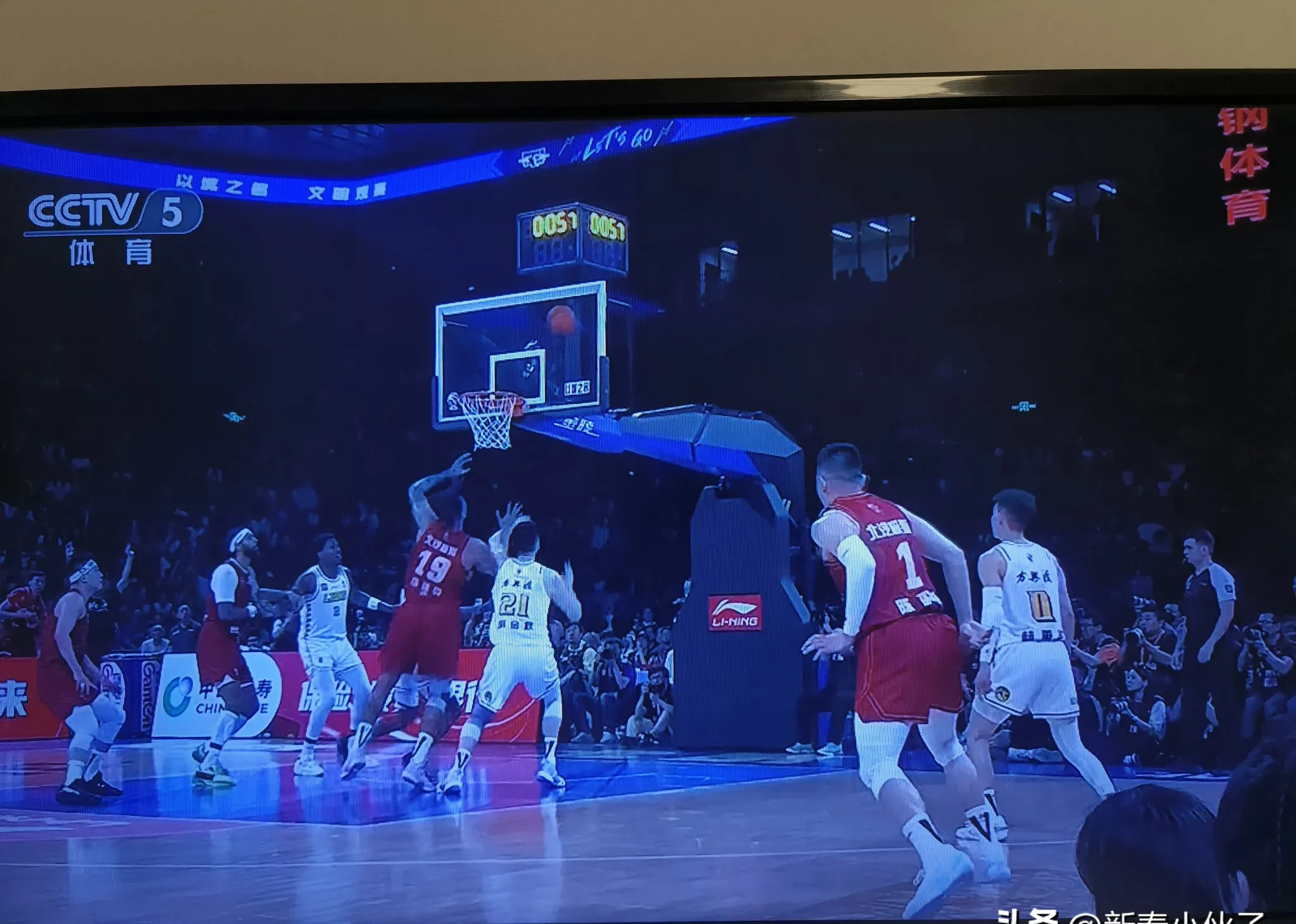 包含罚球点外射进绝杀球,球队主场再度掀翻对手的词条 包含罚球点外射进绝杀球,球队主场再度掀翻对手的词条