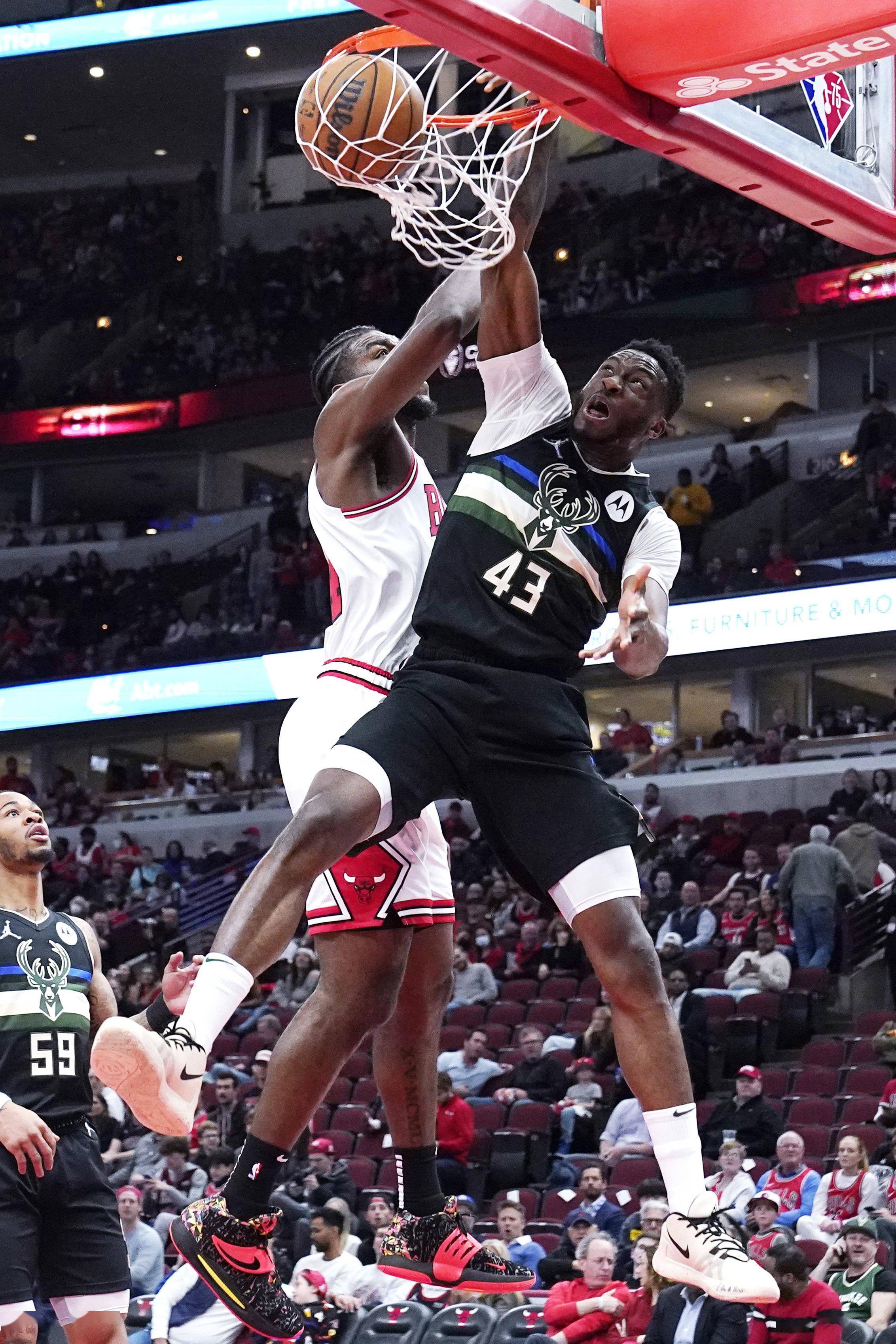 开云APP-包含NBA季后赛：雄鹿队晋级总决赛锐不可挡的词条