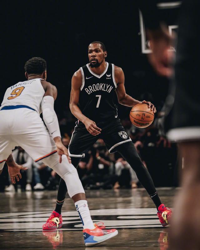 开云体育-篮网队前锋再创历史记录，攻防两端全面发力的简单介绍