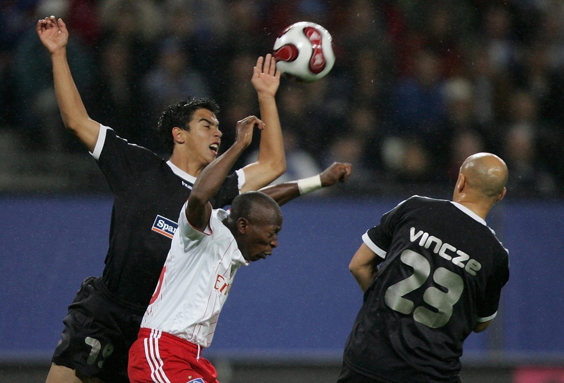 汉堡队客场大胜，球员表现出色