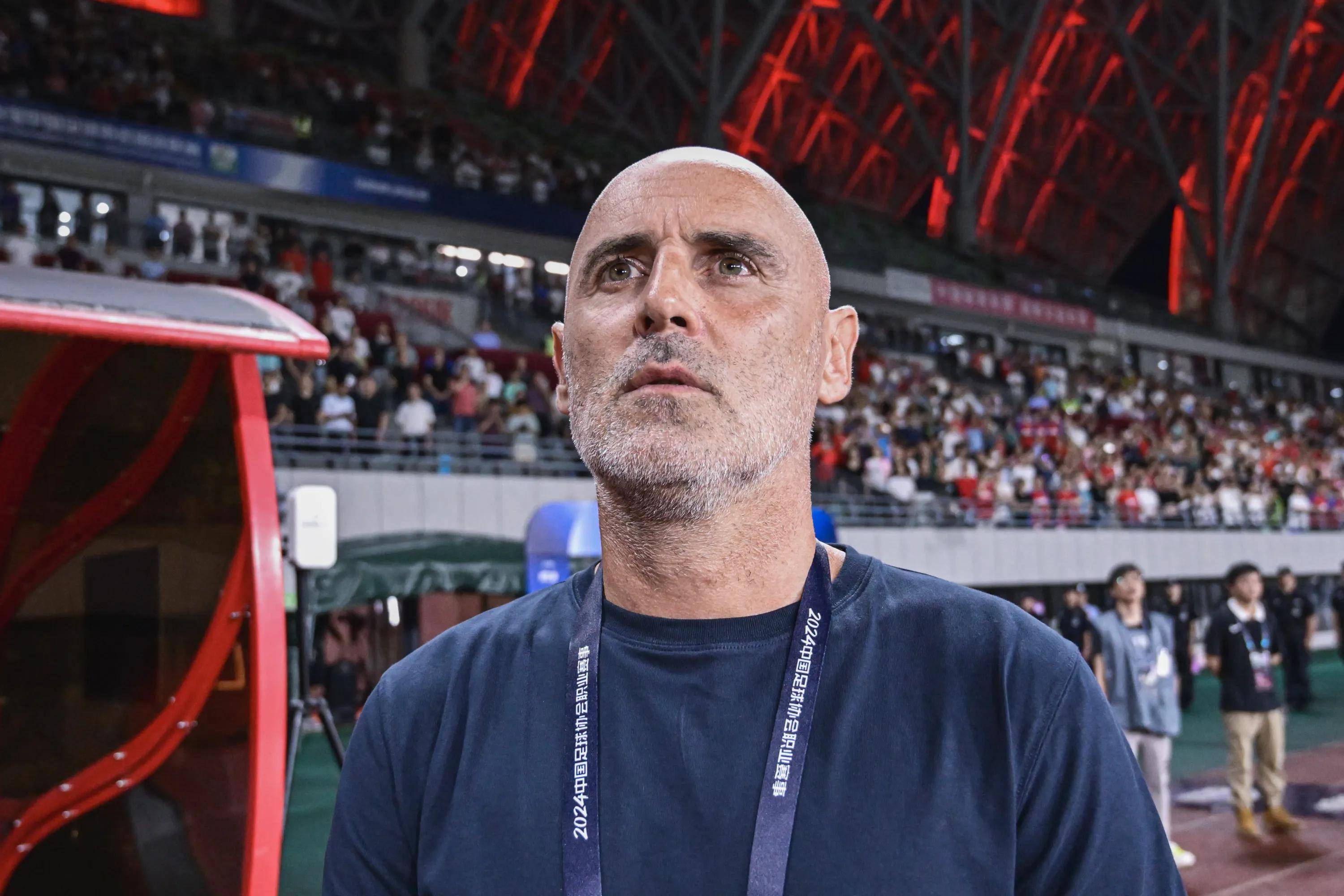 球队主帅战术成功，赢得球迷认可