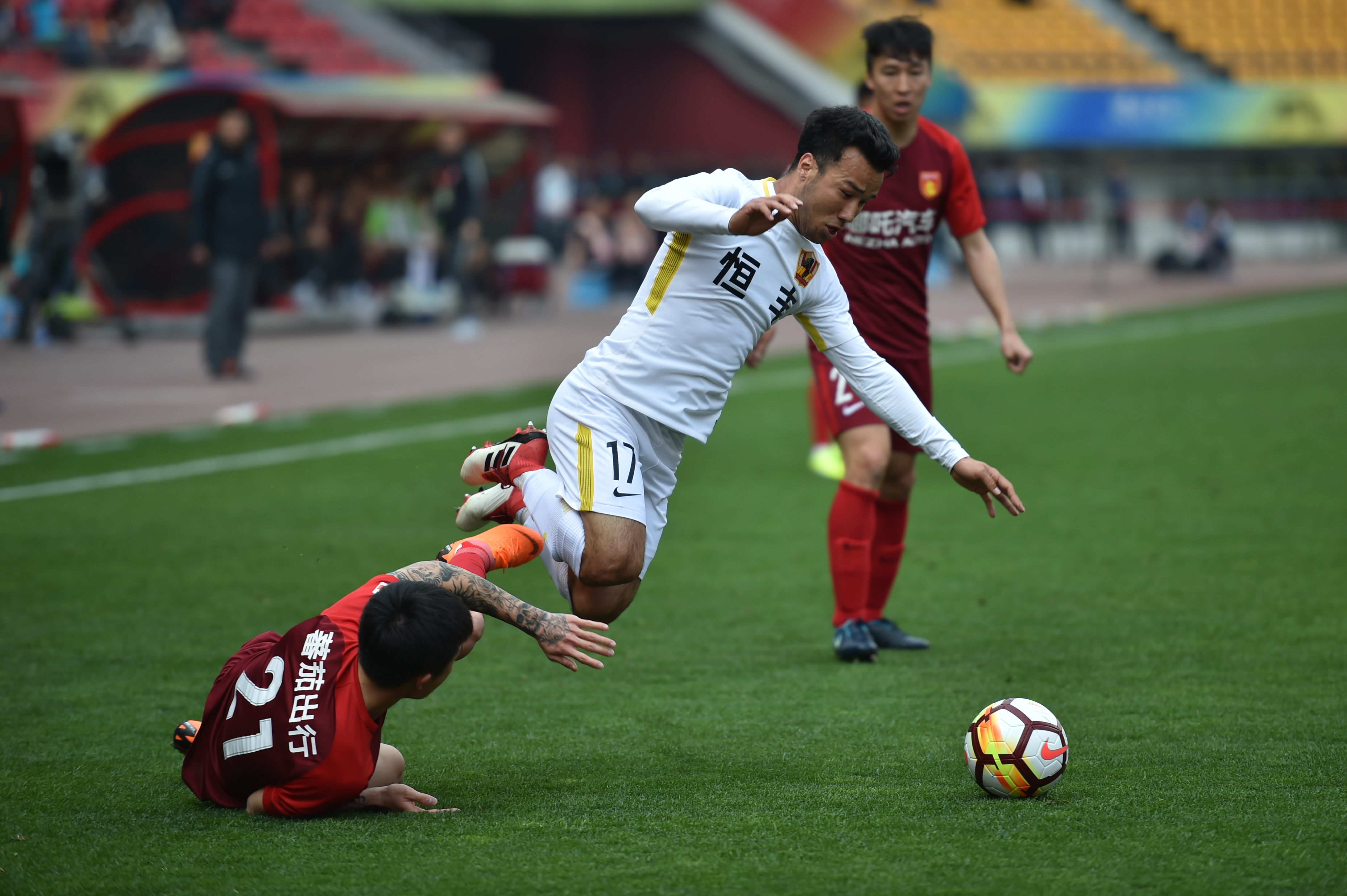 河北华夏幸福主场取胜,球队局面逐渐好转 河北华夏幸福主场取胜,球队局面逐渐好转