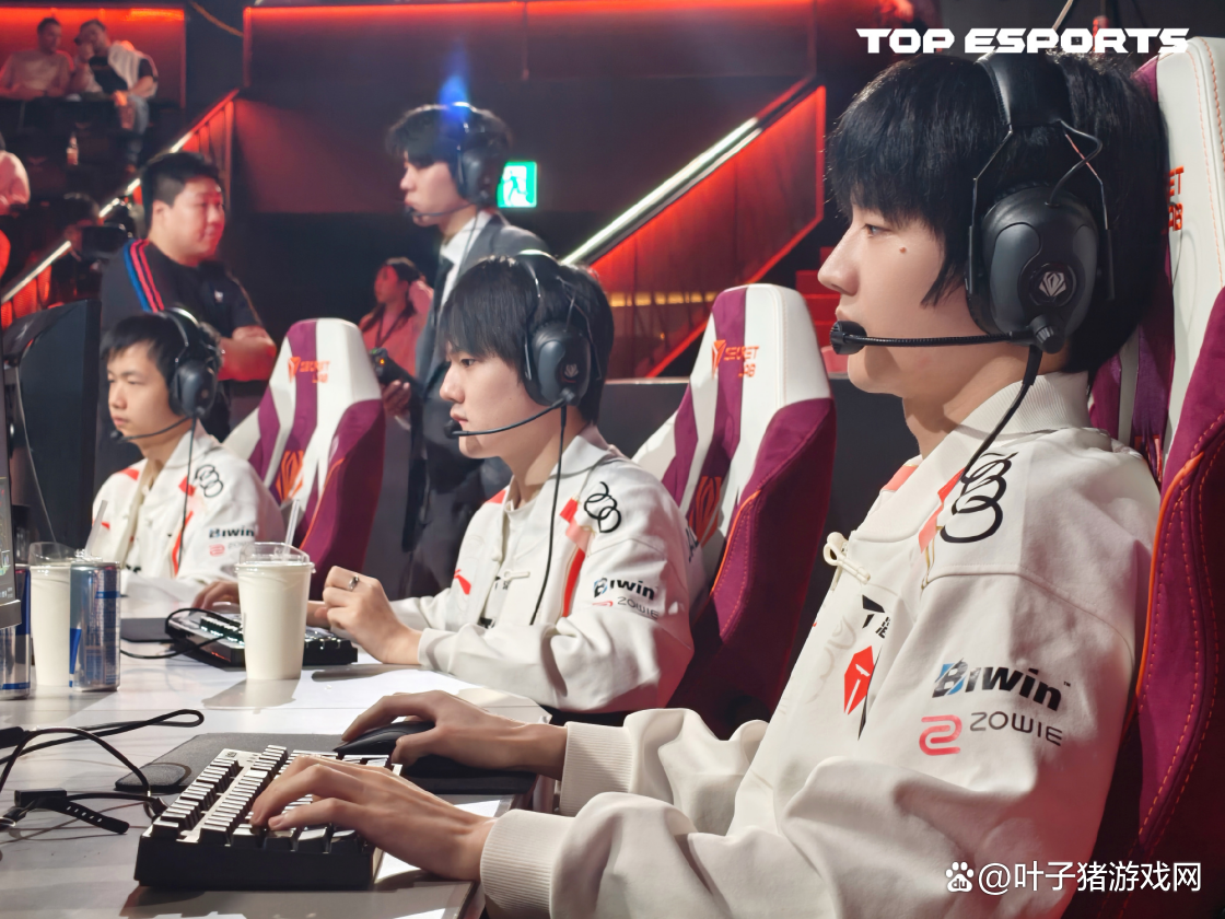 开云体育登录-HLE鏖战TES，Gumayusi操刀奇招英雄翻盘宿命之战2025世界赛，留下经典瞬间的简单介绍