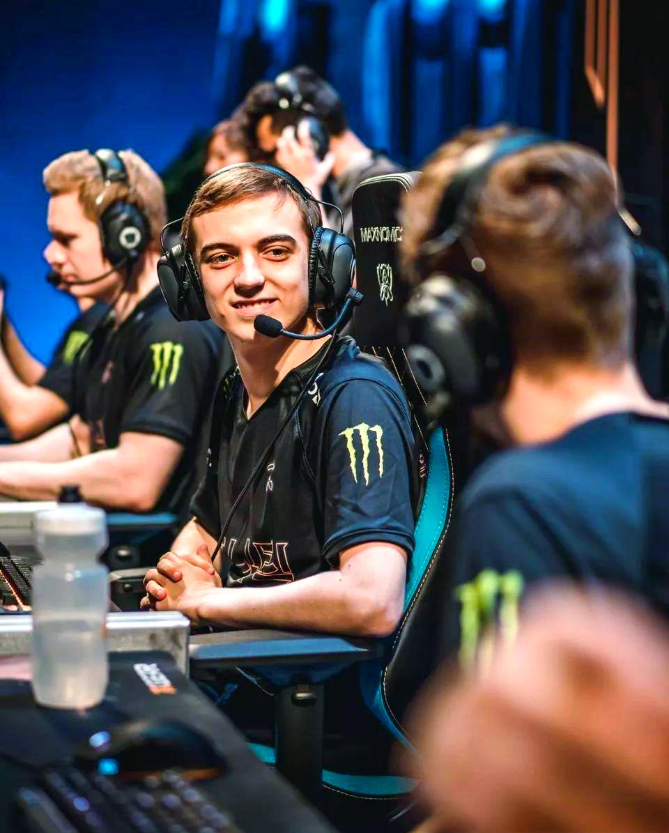 开云体育官网-关于EG横扫FNC，Meiko开启传奇时刻激烈交锋四强赛，强势挺进下一轮的信息