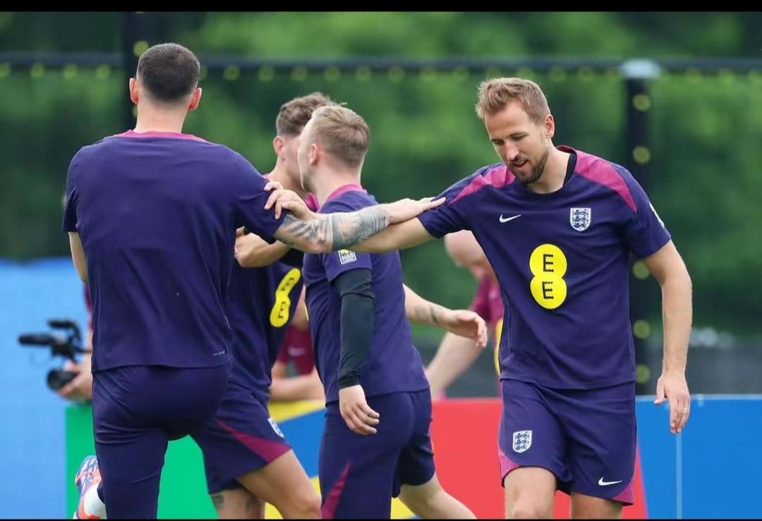 开云官网-欧洲杯小组赛精彩对决，强队逐渐崭露头角