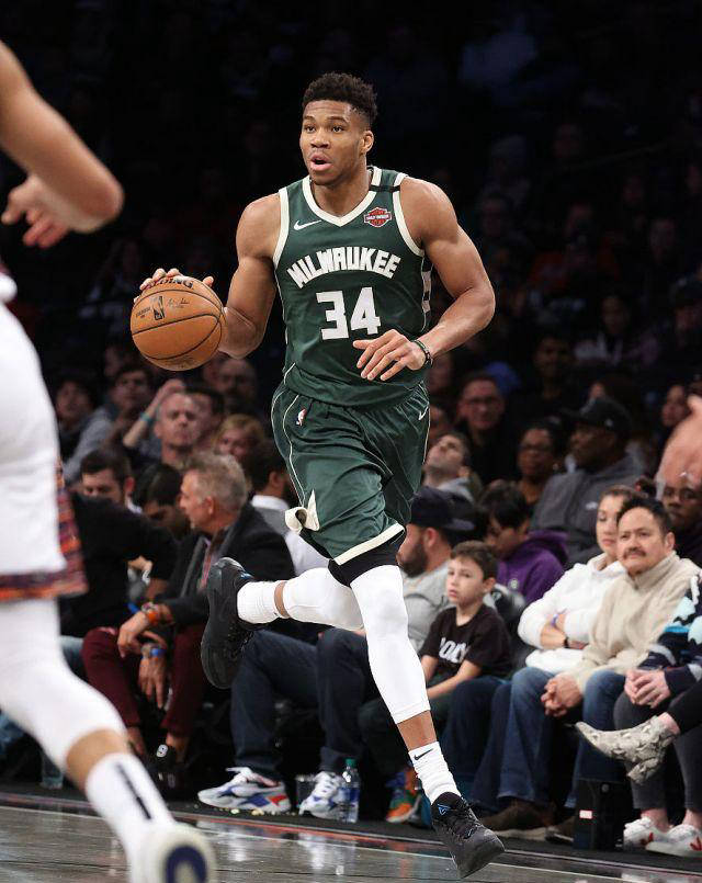 开云体育官方网站-雄鹿队近期比赛状态低迷，需调整阵容