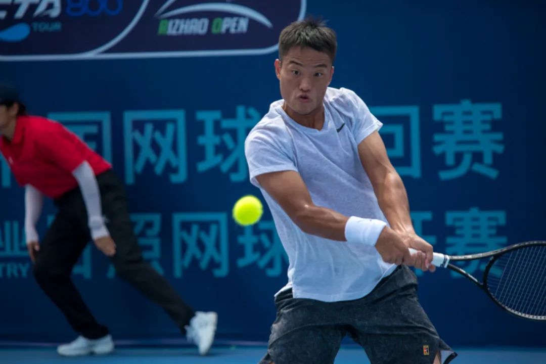 包含尤文图斯遭遇伯尼亚，实力对决引人期待的词条