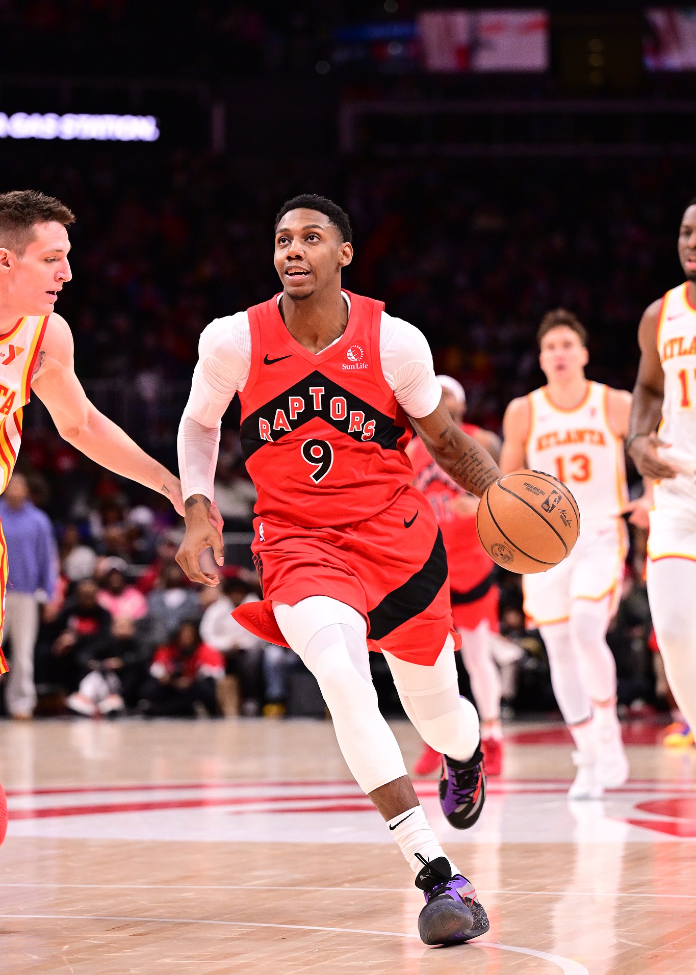 包含猛龙大胜老鹰，东部前四锁定的词条