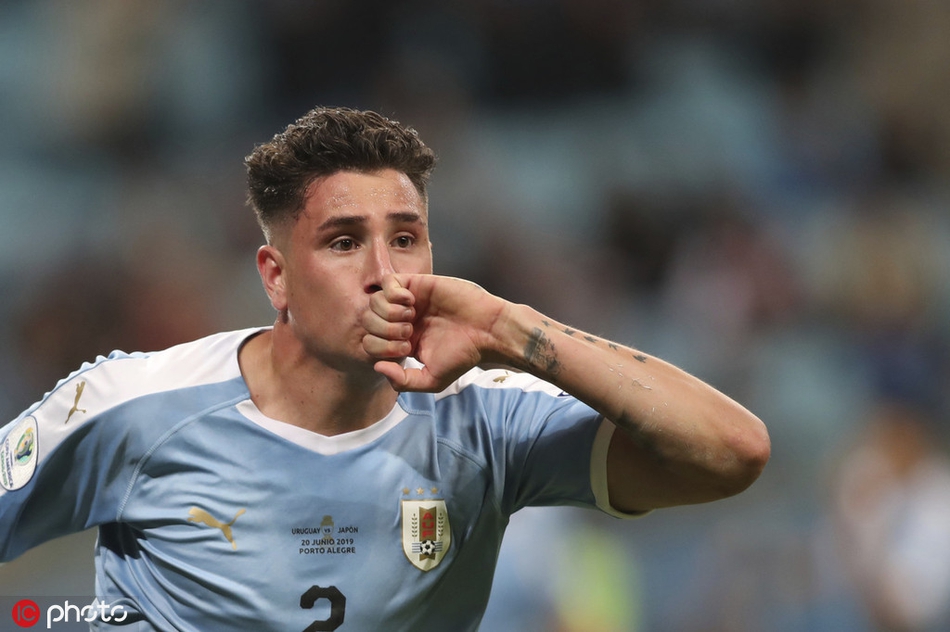 乌拉圭飞翼连续破门,个人能力惊艳 乌拉圭飞翼连续破门,个人能力惊艳