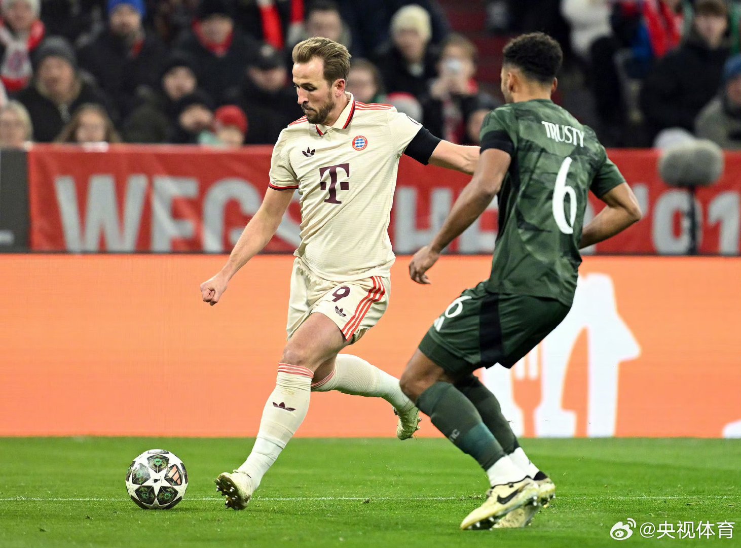 拜仁慕尼黑客场完胜,享受胜利果实 拜仁慕尼黑客场完胜,享受胜利果实