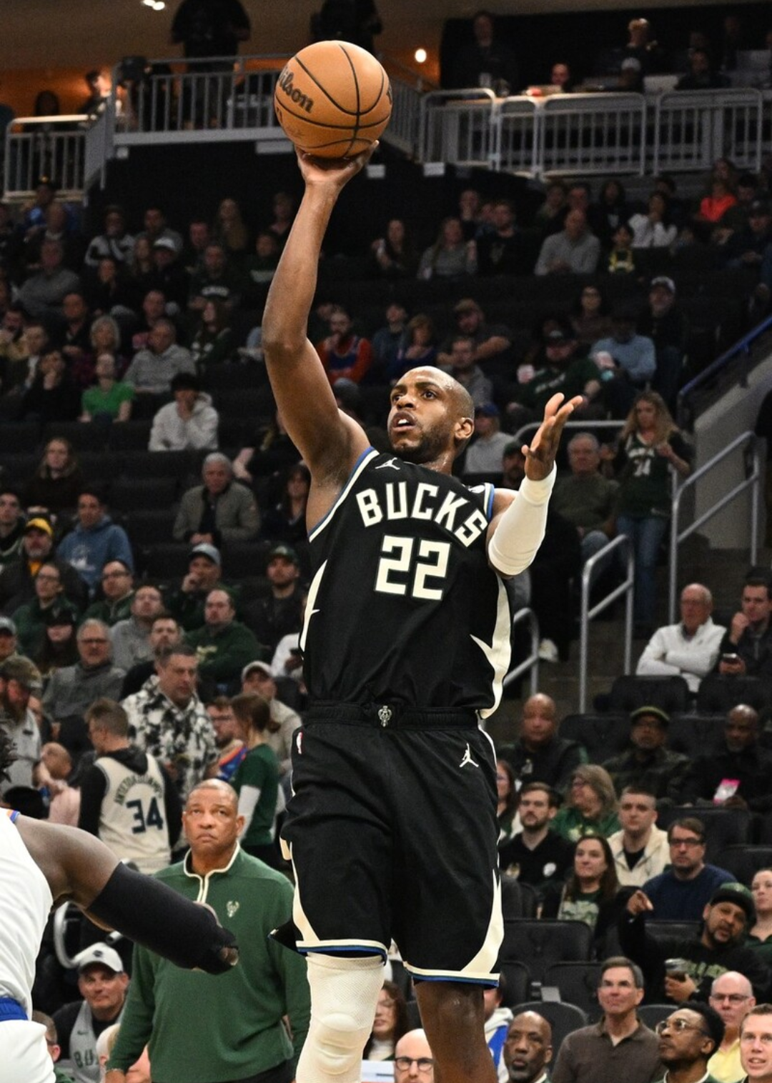 开云体育官网-雄鹿大胜尼克斯，米德尔顿砍下27分的简单介绍